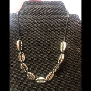 Metal seashell necklace